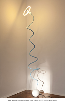 Anna Fasshauer  Lampe 4 (hellblau), Hhe: 186 cm, 2012/13, Kupfer, Farbe, Zement 